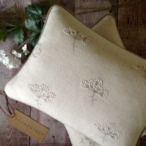 Cushion Embroidery, Cow Parsley, Pillow Embroidery, Embroidery Flowers Pattern, French Knot, 자수 디자인, Embroidered Cushions, Sewing Embroidery Designs, Hand Embroidery Art