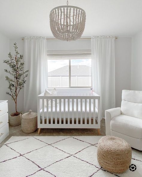 Gender Neutral Baby Nursery, Baby Nursery Inspiration, Baby Room Neutral, Nursery Room Design, Girl Nursery Room, Baby Room Inspiration, Baby Boy Room Nursery, Nursery Room Inspiration, White Nursery