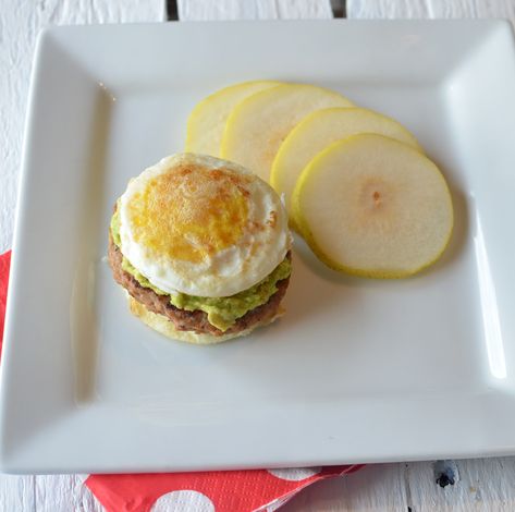 Bread-less Egg-Wich Egg Wich Recipe, Breakfast Egg Muffin, Cucumber Roll Ups, Muffin Cups Recipes, Cooking Avocado, Egg Muffin Cups, Cucumber Rolls, Protein Veggies, Egg Muffins Breakfast