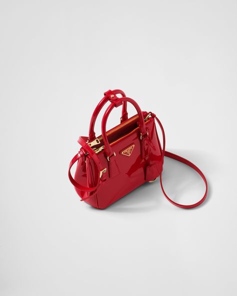 Prada Galleria Mini, Red Prada Bag, Prada Galleria Bag, Prada Mini, Prada Galleria, Expensive Bag, Leather Mini Bag, Prada Collection, Small Shoulder Bags