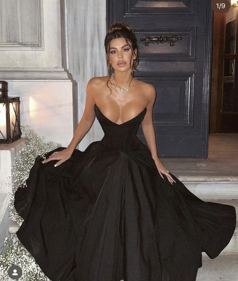 Masquerade Outfit Ideas Black, Black Ball Gown Aesthetic, Ball Gown Aesthetic, Masquerade Ball Outfit, Masquerade Outfit Ideas, Pink Bday, Black Dinner Dress, Gown Aesthetic, Christian Harper