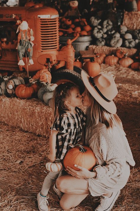 Pumpkin Patch Photoshoot Mom And Daughter, Pumpkin Wall Photoshoot, Mother Daughter Pumpkin Patch Pictures, Pumpkin Patch Backdrop Ideas, Mommy And Me Pumpkin Patch Outfits, Mom And Daughter Photo Ideas Fall, Mom And Daughter Pumpkin Patch Pictures, Pumpkin Patch Mommy And Me, Sibling Pumpkin Patch Pictures