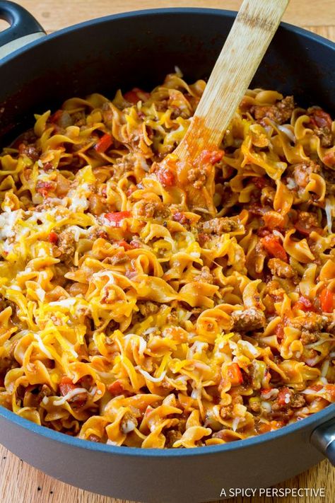 Sloppy Joes Pasta, Sloppy Joe Casserole, Electric Skillet Recipes, A Spicy Perspective, Hamburger Casserole, Gluten Free Noodles, One Pot Dinners, Sloppy Joes Recipe, Hamburger Helper