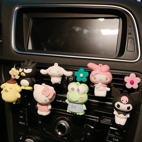 Driving Manifestation, Sanrio Car Accessories, Shag Wagon, Kuromi Car, Sanrio Car, Car Decorations Interior, Hello Kitty Car Accessories, Pink Car Accessories, Hello Kitty Car