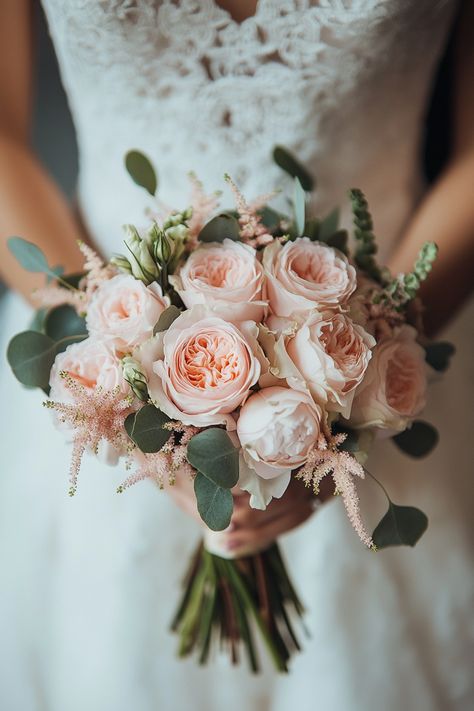 30+ Minimalist Wedding Bouquets for the Modern Bride | Matched Hearts Summer Wedding Bouquets, Minimalist Bride, Modern Wedding Cake, Flower Crown Wedding, The Modern Bride, Yellow Daisies, Bridal Look, Boho Bride, Blush Roses