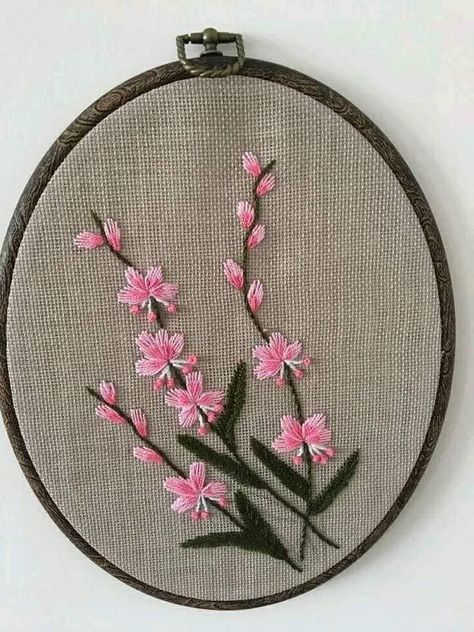 Embroidery Hankies, Simple Hand Embroidery Patterns, Diy Embroidery Designs, Hand Embroidery Patterns Flowers, Hand Embroidery Videos, Basic Embroidery Stitches, Embroidery Stitches Tutorial, Pola Sulam, Hand Embroidery Projects