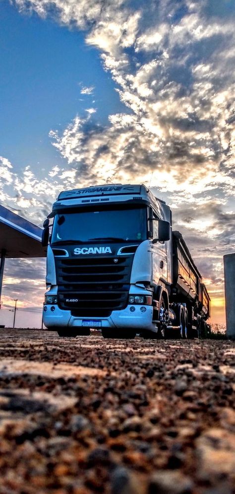 Scania Trucks Wallpapers, Allan Jeon, Wine Bottle Photography, Moon And Star Quotes, Truck Top, Customised Trucks, Haha Photos, Transport Truck, Mercedes Benz Trucks