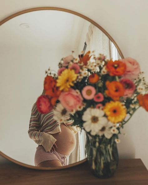 KYLIE KATICH on Instagram: “sweet spring baby 🌼🌸🥲” Kylie Katich, Spring Photoshoot, Mirror Photo, Small Mirrors, Spring Baby, Pregnancy Tips, Maternity Pictures, Gold Mirror, Pregnancy Photos