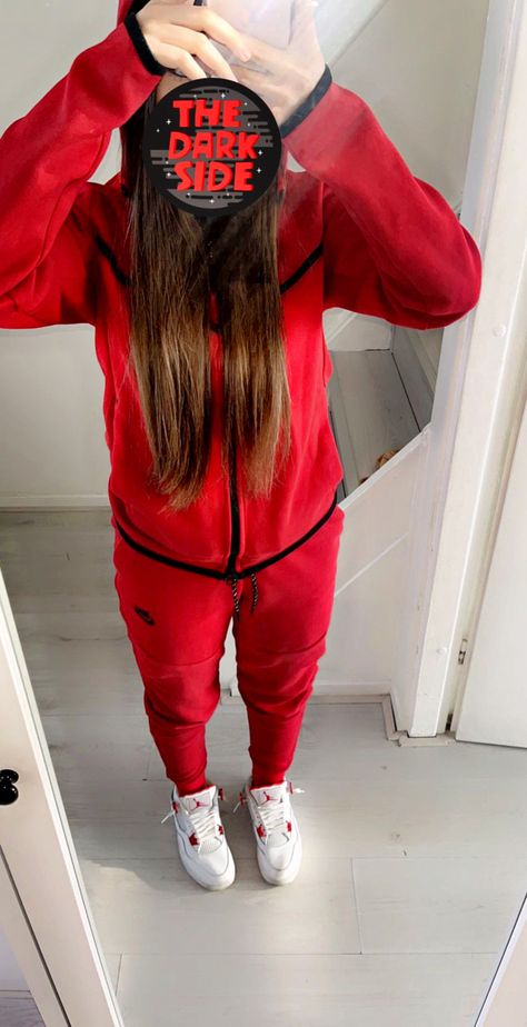 Tute Sportive Outfit, Nike Tech Rouge, Red Nike Tech, Nike Tech Tracksuit, Red Outfits For Women, Cute Clothing Stores, Red Fits, Nikes Girl, Nike Tech Fleece