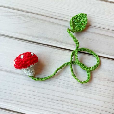 Crochet Mushroom Bookmark, Mushroom Bookmark, Bookmark Pattern, Fall Crochet Patterns, Crochet Mushroom, Lace Weight Yarn, Crochet Leaves, Fall Patterns, Crochet Fall