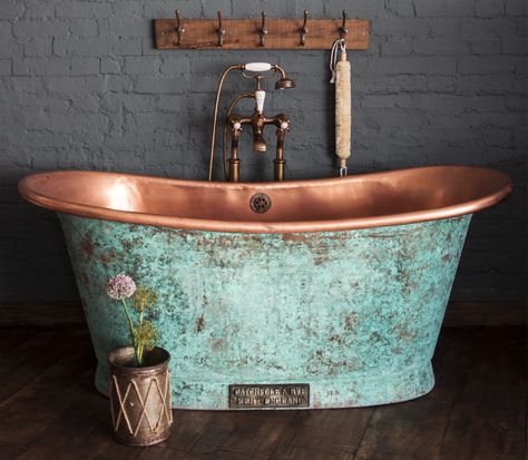 Copper Bathtubs: Turning Your Bathroom into an Antique Paradise Copper And White Bathroom, Copper Room Ideas, Copper Bathtub Bathroom, Green And Copper Bathroom Ideas, Cooper Tub, Copper Bathroom Ideas, Cool Bathrooms, Copper Bath Tub, Chanel Interior