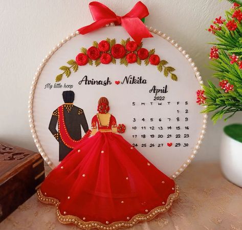 Couple Embroidery, Royal Indian Wedding, Wedding Embroidery Hoop, Anniversary Couple, Embroidery Hoop Art Diy, Wedding Hoop, Customised Gifts, Wedding Embroidery, Anniversary Dates