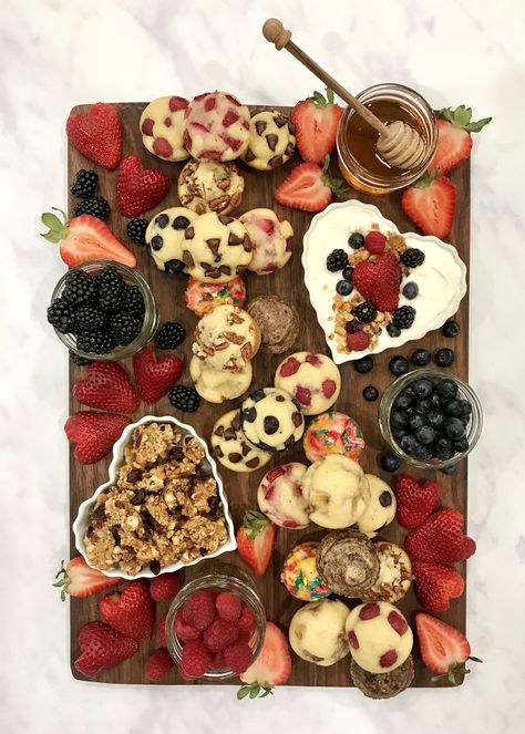 Muffin Board | The BakerMama Muffin Board, Breakfast Charcuterie, Breakfast Boards, Yummy Pancake Recipe, Board Night, Valentines Breakfast, Sweet Breakfast Treats, Charcuterie Ideas, Breakfast Platter