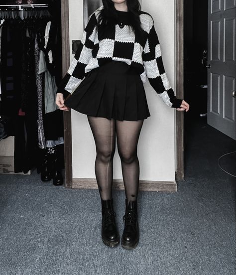 Ootd oversized sweater outfits alternative dark outfit ideas alt inspo mini skirt midisize outfits Thanksgiving Alt Outfits, Cute Goth Fall Outfits, Corset Witch Outfit, Belt Over Sweater Outfit, Comfortable Skirt Outfits, Grunge All Black Outfit, Oversized Shirt And Tights, Watching A Game Outfit, Darker Aesthetic Outfits