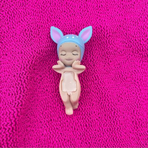 Sonny Angel hipper Fawn sleeping dreaming series attach me never used Toy Fawn Sleeping, Sonny Angel Hippers, Sleep Dream, Laptop Desk, Sonny Angel, Desk Phone, Toys Shop, Adhesive Tape, Mini Figures