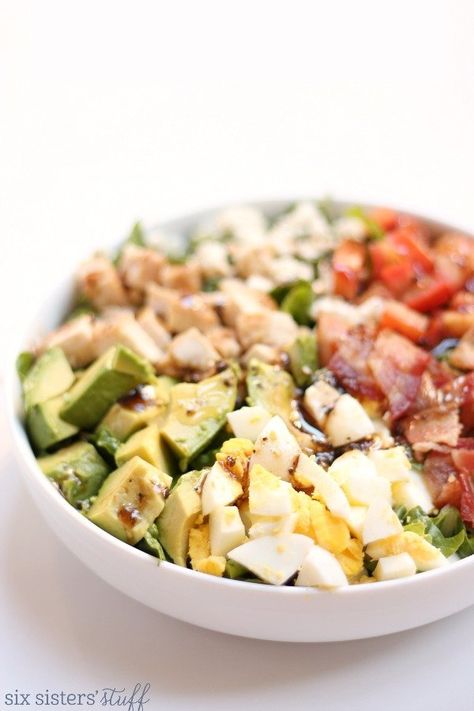 Santa Barbara Cobb Salad (Habit Grill Copycat) Recipe Fluff Salad Recipes, Healthy Dinner Salads, Healthy Broccoli Salad, Cobb Salad Recipe, College Cooking, Green Salads, Savory Sides, Different Salads, Recipes Salads