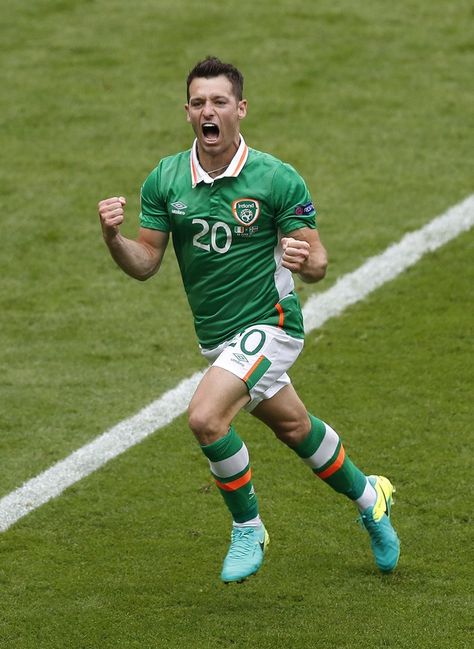 Republic of Ireland's Wes Hoolahan celebrates after scoring the opening goal during the Euro 2016 Group E soccer match between Ireland and Sweden at the Stad... Ireland Football, Uefa European Championship, Uefa Euro 2016, Football Players Images, Soccer Match, Euro 2016, Hero Poster, National Football Teams, Republic Of Ireland