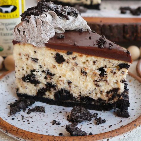 Gluten Free Oreo Cheesecake Gluten Free Oreo Cheesecake, Golden Oreo Recipes, Oreo Brownie Cheesecake, Cheesecake With Chocolate Ganache, Gluten Free Oreos, Cheesecake With Chocolate, Mint Cheesecake, Oreo Cheesecake Recipes, Dairy Free Cheesecake