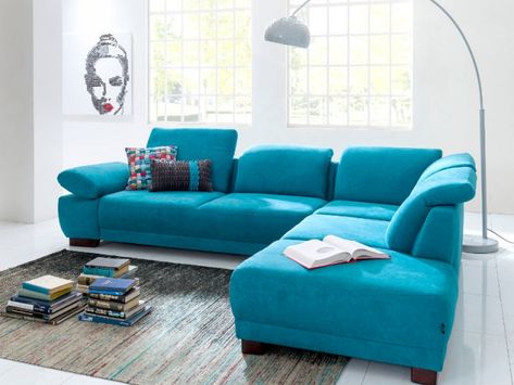 Un grand canapé turquoise pour réchauffer un salon épuré Turquoise Couch, Turquoise Sofa, Turquoise Room, Dream House Living Room, Study Table Designs, Teal Decor, Bright Living Room, Beautiful Home Designs, Table Designs