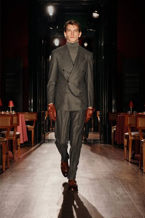 Dunhill Fall 2024 Ready-to-Wear Runway, Fashion Show & Collection Review [PHOTOS] Alfred Dunhill, 2024 Menswear, Show Collection, Menswear Fashion Show, Fall Winter 2024, Menswear Fashion, Fashion Show Collection, Suit And Tie, Winter 2024