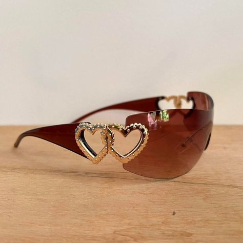 Y2k 2000s Vintage Style Brown Frameless Heart Sunglasses Brown Frame With A Frameless Lens These Glasses Are Unisex :)! Uva Uvb Protection Brand New 70s Glasses Sunglasses, 2000s Accessories, 70s Glasses, 2000s Sunglasses, Y2k Glasses, Sunglasses Aesthetic, 70s Sunglasses, Brown Y2k, Sunglasses Brown