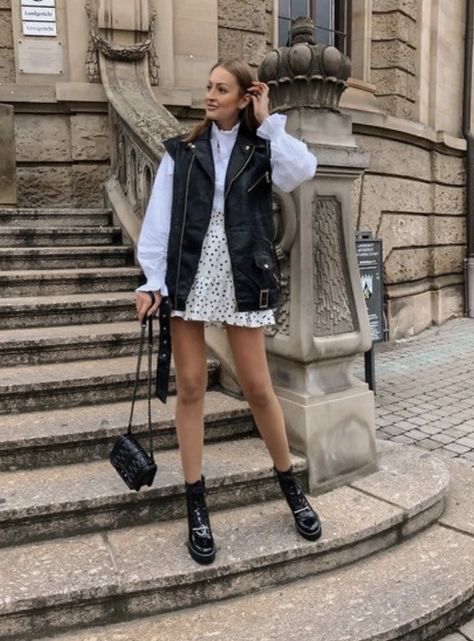 Gilet Outfit Women, Gilet Outfit, Leather Vest, Blouse Outfit, School Outfit, Spring Fashion, Blouse And Skirt, Winter Outfits, Fall Outfits