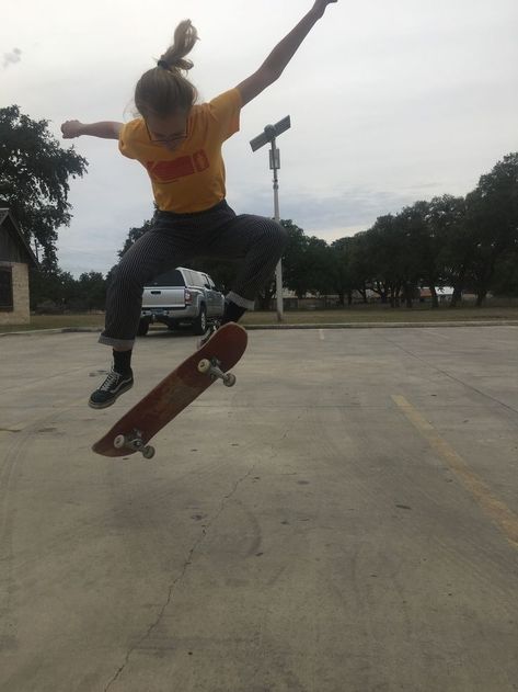 Skater Board, Skate Vibes, Clothes Board, Skater Boys, Skater Aesthetic, Life Vision Board, Skater Girls, Skateboarder, Reference Photos