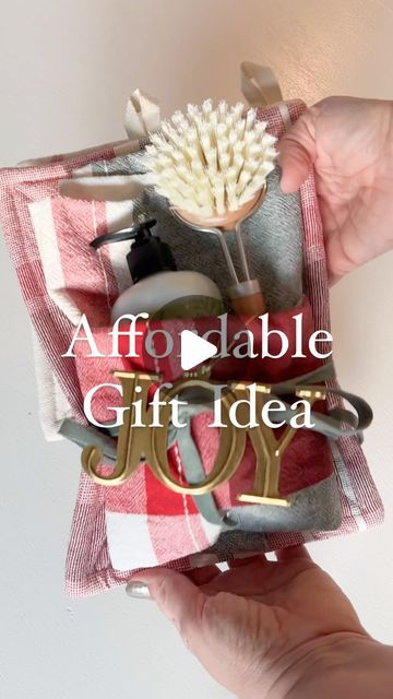 Maria Simonelli on Instagram: "Spread joy with an affordable gift that’s both beautiful and practical 🎁✨. Want to recreate this gift idea? Comment ‘Shop’ to have the details messaged to you or find all the sources in my LTK shop. Create a festive bundle with a beautiful tea towel, cozy potholders, seasonal dish soap, and a handy dish brush. Finish it off with a velvet ribbon and a joyful ornament topper. It’s the perfect way to spread holiday joy! 🌟 #targetstyle @target @targetstyle" Dish Brush, Tea Towel Gift, Beautiful Tea, Christmas Towels, Soap Gift, Christmas Tea, Affordable Gifts, Velvet Ribbon, Dish Towels