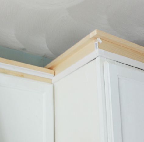 My DIY Kitchen: Cabinet Crown Molding, How to Fake the Look Without the Fuss Crown Molding Diy, Cabinet Crown Molding, Kitchen Cabinets Trim, Modern Crown Molding, Easy Crown Molding, Kitchen Cabinet Molding, Crown Molding Kitchen, Kitchen Cabinet Crown Molding, Diy Crown Molding