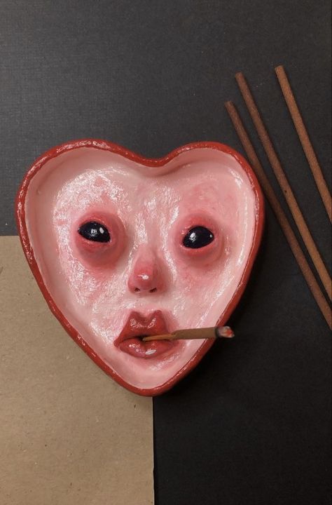 air dry clay idea (pin isn’t mine) Heart Shaped Ashtray Clay, Ashtray Out Of Clay, Clay Face Ashtray, Clay Ashtrays Aesthetic, Ashtrays Aesthetic, Diy Ashtray Clay Incense Holder, Things To Do With Modeling Clay, Cool Incense Holder, Clay Art Incense Holder