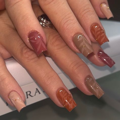 Thanksgiving Nails Acrylic Coffin Short, Square Nails Thanksgiving, Thanksgiving Nails Medium Length, October Nails Medium, Long Thanksgiving Nails, Fall Frenchies Acrylic Nails, Cute Simple Fall Nail Designs, Clear Thanksgiving Nails, Short Fall Acrylic Nails Designs