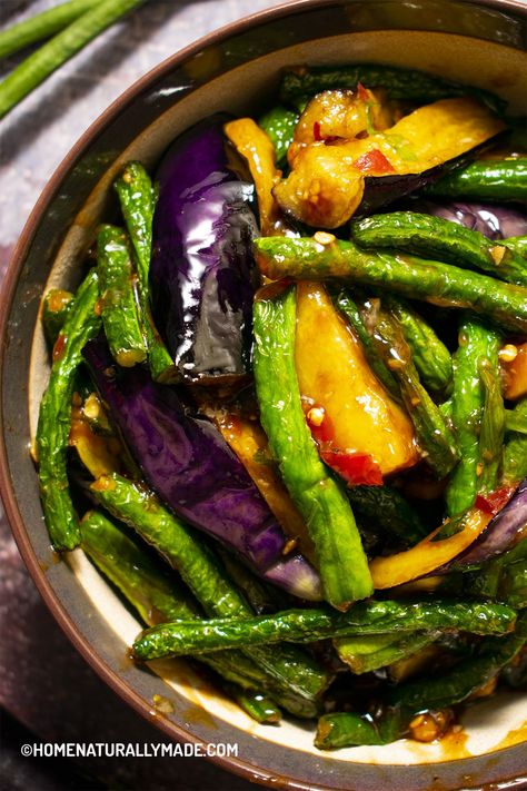 Long Eggplant Recipes, String Bean Recipes, Vegan Eggplant Recipes, Spicy Garlic Sauce, Bean Stir Fry, Eggplant Stir Fry, Veg Meals, Light Cooking, Aubergine Recipe