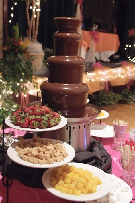 Sweet 16 Candy Buffet, Mini Chocolate Fountain, Chocolate Fountain Ideas, Chocolate Fountain Wedding, Ferrero Rocher Torte, Chocolate Fountain Bar, Chocolate Fountain Machine, Chocolate Fountain Recipes, Sweet 16 Candy