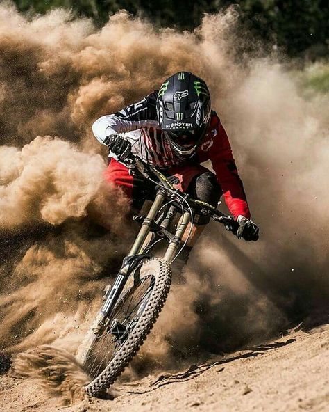 Freeride Mtb, Mountain Biking Photography, Mountain Bike Art, Image Moto, Downhill Mountain Biking, Bicycle Mountain Bike, Downhill Bike, Bike Photography, Downhill Mtb