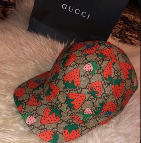 Gucci Pet, Fake Clothes, Gucci Cap, Designer Baseball Caps, Cheap Gucci, Art Appliqué, Gucci Hat, The Bank, Baseball Caps