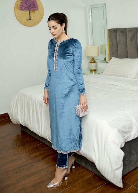 Punjabi Suit Neck Designs Neckline, Velvet Shirt Design, Velvet Outfit Ideas, Velvet Dress Ideas, Simple Suit Designs, Velvet Outfits, Velvet Suit Design, Blue Dupatta, Stylish Kurtis Design