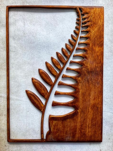 Just finished carving a Silver Fern for... - Knight Woodcraft Wood Carving Decor, Wood Carving Art Design, Maori Carving, Chainsaw Wood Carving, Furniture Design Wooden, Silver Fern, Slab Pottery, Wood Carving Patterns, Wood Carving Tools