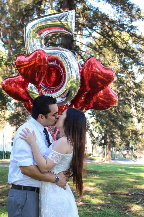 Wedding Anniversary Photo Shoot Ideas, Anniversary Picture Poses, Logo Crossfit, Fitness Couples, Wedding Anniversary Pictures, Engagement Photos Romantic, Anniversary Photography, 2nd Wedding Anniversary, Wedding Anniversary Photos