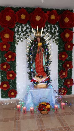 Virgin Mary Altar Decoration, Altar Para La Virgen Ideas, Advent Church Decorations, Mexican Art Painting, Home Altar Catholic, Church Altar Decorations, Prayer Garden, Catholic Altar, Mexican Party Decorations