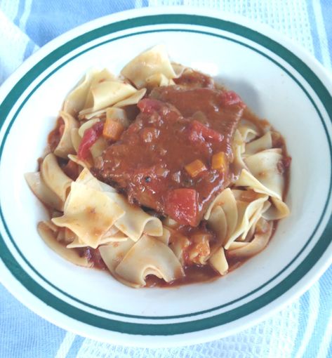 Swiss steak cooked in the Instant Pot® in a hearty tomato-based sauce with vegetables is the perfect comfort food for cold nights. Instant Pot Swiss Steak Recipe, Instant Pot Swiss Steak, Swiss Steak Recipe, Bottom Round Steak, Swiss Steak Recipes, Desserts Cheesecake, Mississippi Pot, Salad Kale, Swiss Steak