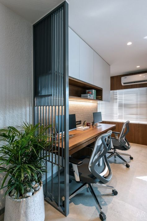 Office At Entrance Of House, Architect Home Office Workspace, Small Office Room Interior Design, Architect Office Interior Design Modern, Industrial Small Office, Small Office Interior Design Simple, Home Office Interior Design Modern, Workstation Office Workspace, Home Office Partition