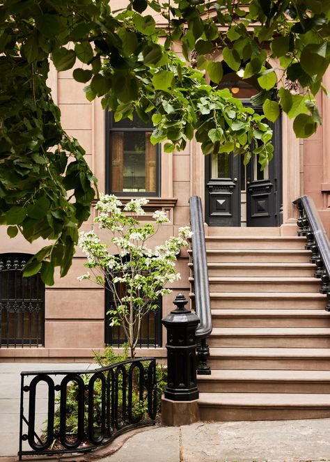 Inside a Brooklyn Brownstone Designed for Three Generations | Architectural Digest Brownstone Interiors, Nyc Brownstone, Brownstone Homes, New York Brownstone, Victorian Era Homes, Nyc Townhouse, Parlor Floor, Brooklyn Brownstone, Garden Levels