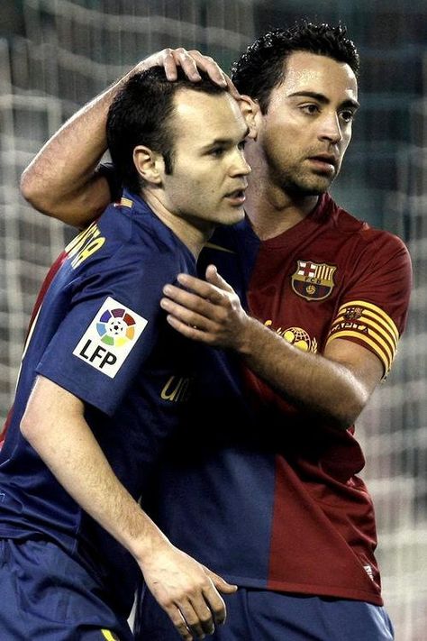 Iniesta y Xavi ⚽ Xavi Iniesta, Barca Team, Xavi Hernandez, Barcelona Team, Pep Guardiola, T Art, Football Soccer, Fc Barcelona, Football Players