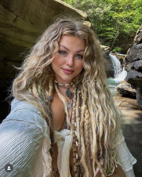 Boho Style After 40, Blonde Partial Dreads, Dreads White Woman, Jewelry Png, White Girl Dreads, Boho Dreads, Female Dreads, Hippie Dreads, Partial Dreads