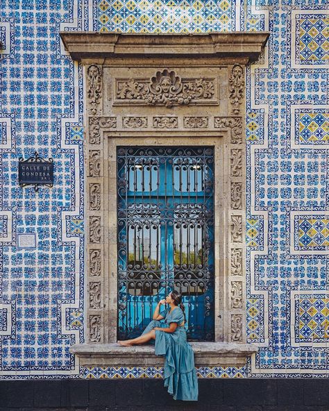 JUSTINA VANESSA | SF, CA on Instagram: “A really happy version of myself 😃 Explored Mexico City for a week and felt like I was 💯 in my element. From the food scene, architecture…” Puebla Mexico Outfit, Mexico City Instagram Pictures, Mexico City Aesthetic, Mexico City Travel Guide, Visiting Mexico City, Mexico Pictures, Mexico City Travel, Travel Pose, Explore Mexico