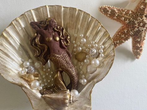 Brown Mermaid, Painted Mermaid, Seashell Mermaid, Crafts Thanksgiving, Teal Mermaid, Mermaid Home Decor, Driftwood Houses, Diy Mermaid, Mermaid Figurine