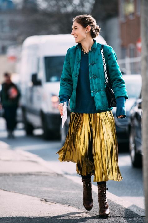 Jenny Walton, Long Skirt Casual, The Sartorialist, Giovanna Battaglia, Anna Dello Russo, Fashion Bottoms, Metallic Skirt, Skirt Pleated, Sarah Jessica Parker