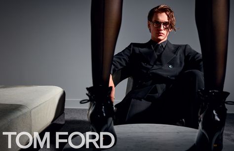 Tom Ford Fall 2017 Ad Campaign - The Impression Tom Ford Photoshoot, Tom Ford Campaign, Model Glasses, Idea Photoshoot, Vintage Couple, Beautiful Photoshoot Ideas, Mario Sorrenti, Man About Town, Tom Ford Eyewear