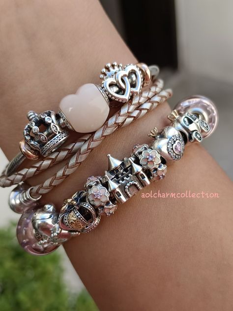 Pandora Stack, Body Jewelry Diy, Pandora Design, Pandora Bracelet Charms Ideas, Pandora Bracelet Designs, Pandora Jewelry Charms, Crystal Bead Jewelry, Pandora Beads, Chic Necklace