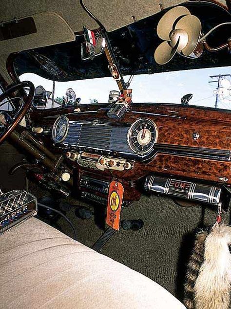 Old School Car Interior, Old Cars Interior, Rockabilly Cars, Cars Interior, School Interior, Car Brochure, New Tech, Vintage Auto, Lowrider Cars